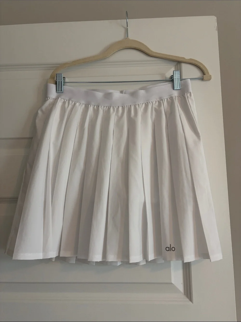 ALO Yoga White tennis skirt